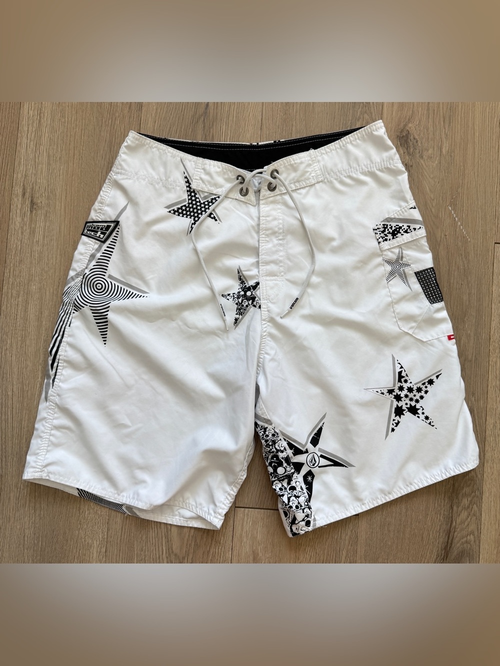 Volcom Star Mod Boardshorts 28 Stone Skull Vintage Surf Pipe House Trunks